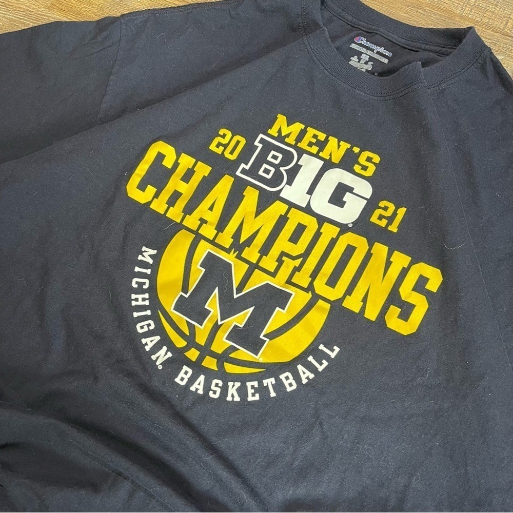 Champion Michigan Basketball 2021 Big Ten Champions T Shirt Mens 2XL Navy Blue - Picture 2 of 5